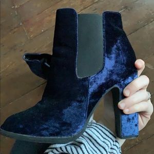 Kimchi Blue Velvet Boots from UO !!
